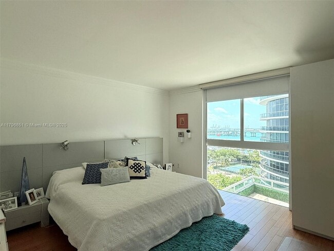 Building Photo - 1800 N Bayshore Dr