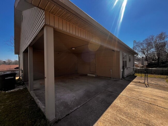 Building Photo - 3/2 in Sherwood