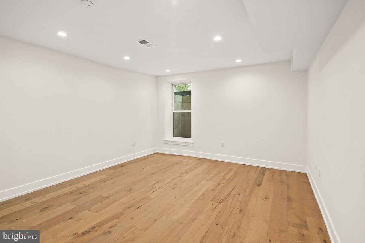 Building Photo - 2403 Grays Ferry Ave