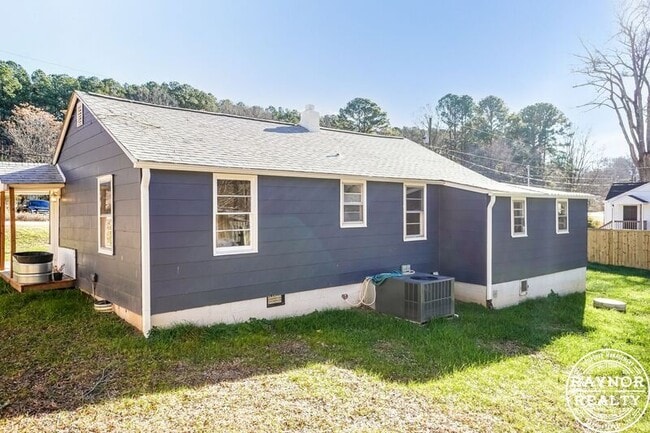 Building Photo - 429 N Main St