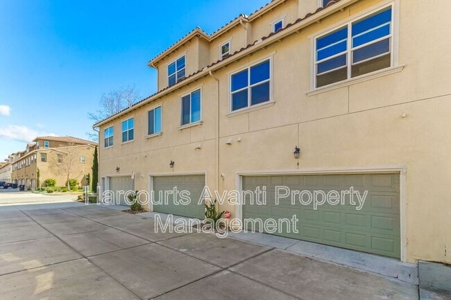 Building Photo - 1520 Santa Carolina Rd