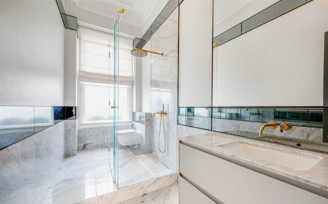 Building Photo - 521 Elm Ln