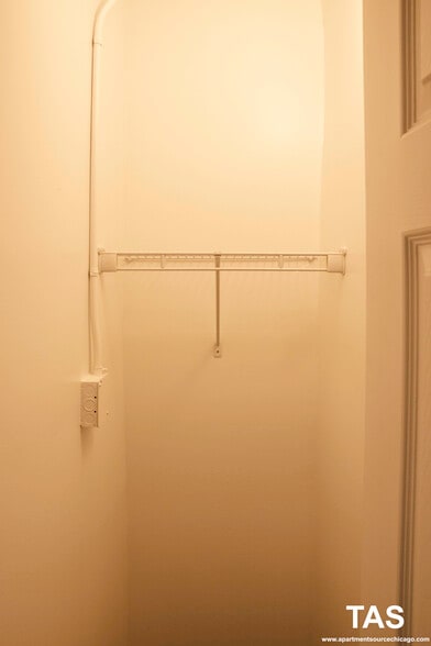 Building Photo - 2347 N Drake Ave