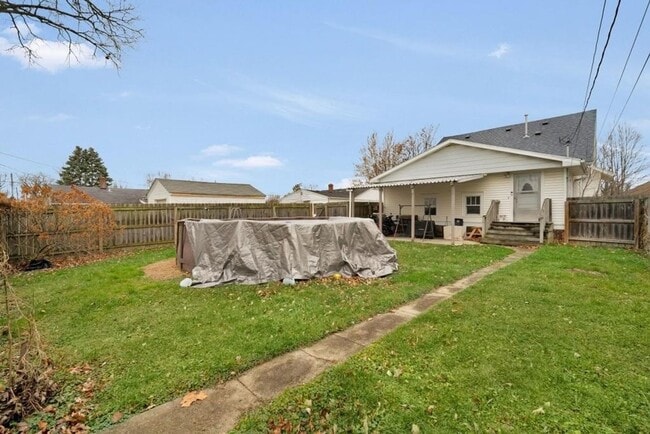 Building Photo - 3 bedroom 1/2 Bath