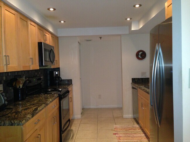 Building Photo - 2025 Lavers Cir