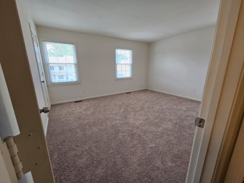 Building Photo - 5529 Old Guard Crescent