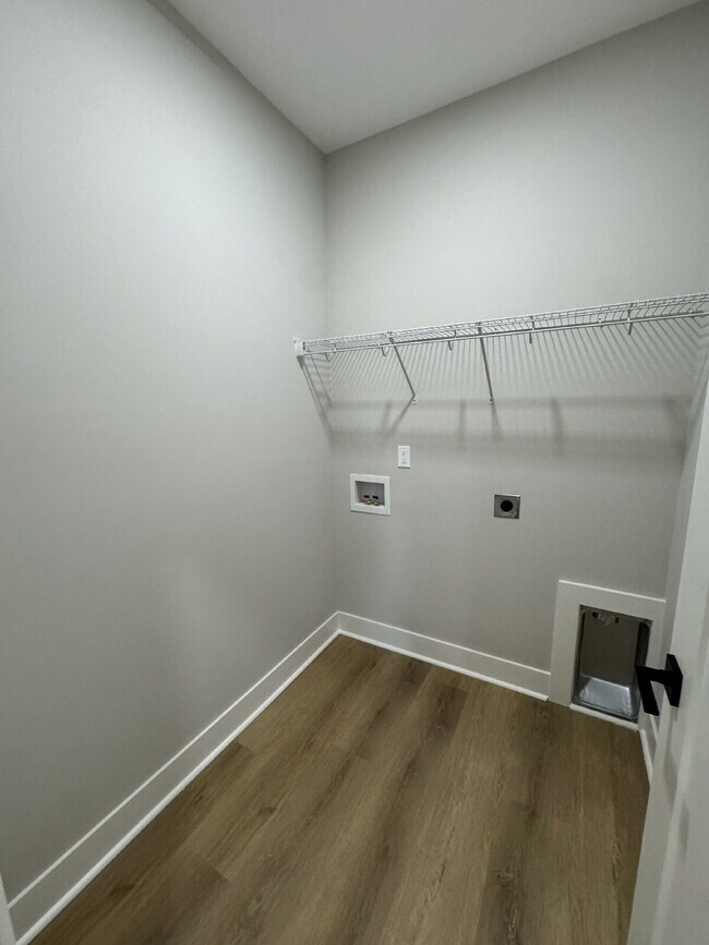 Building Photo - 1465 Forest Dr