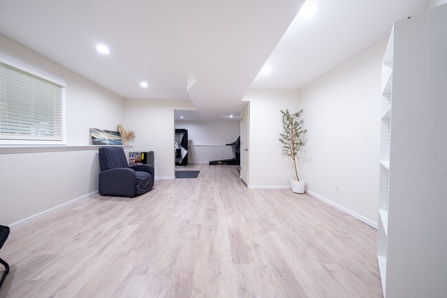 Building Photo - 15709 Chalet Ct