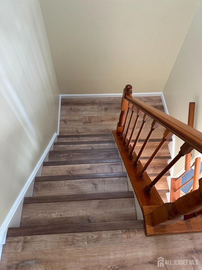 Building Photo - 129 Albury Way