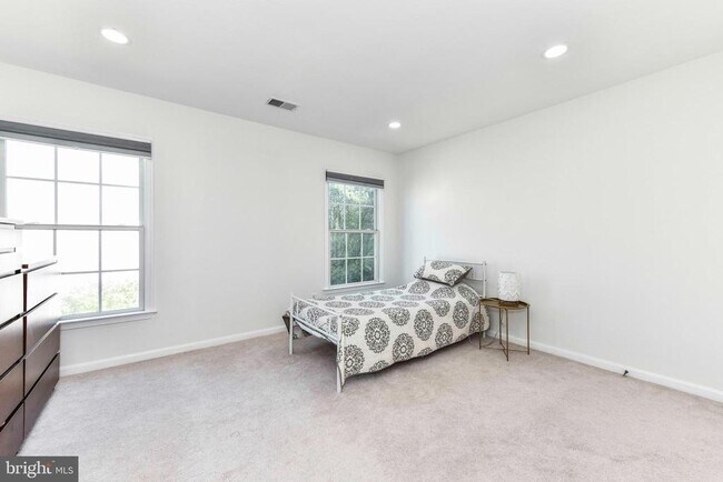 Building Photo - 46342 Summerhill Pl