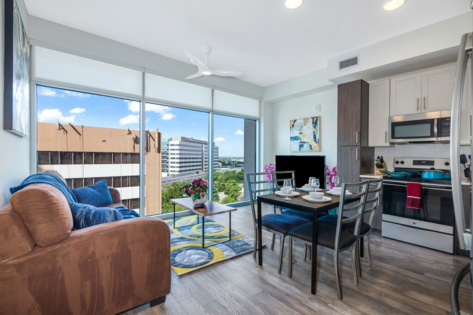 Building Photo - 7865 Travis St