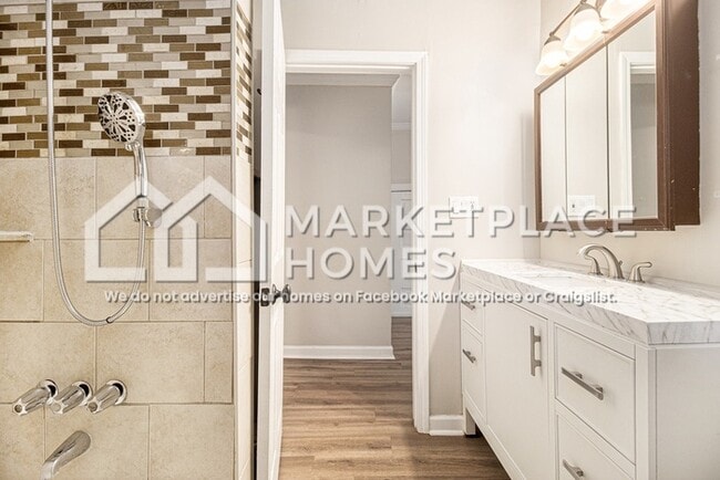 Building Photo - 1638 Mercer Ave