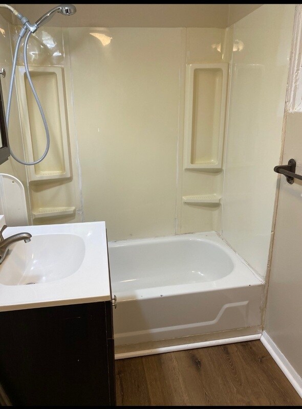 Building Photo - 411 N Centennial St