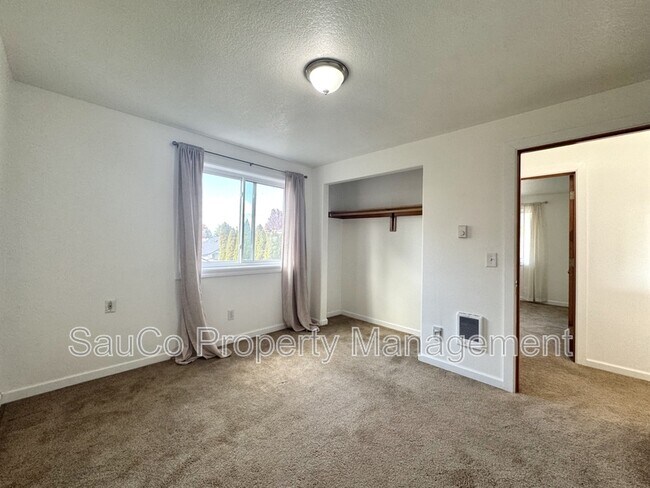 Building Photo - 992 S Palmetto St