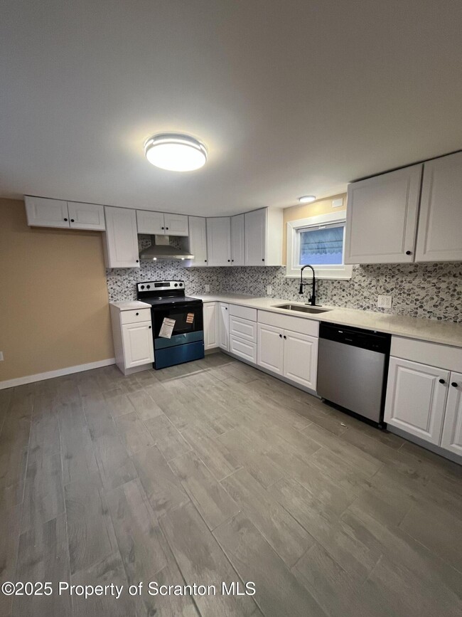 Primary Photo - 129 S Blakely St