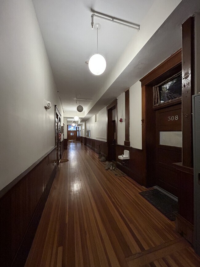 Building Photo - 28 Adams St