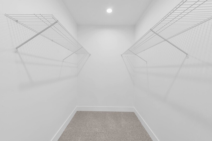Building Photo - 376 E Markison Ave