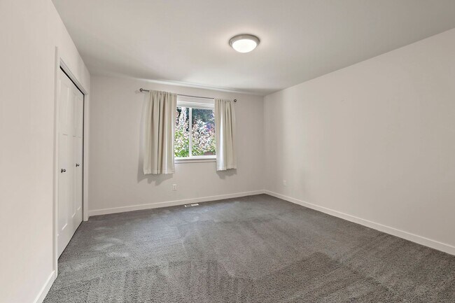 Building Photo - 2359 NE 150th St