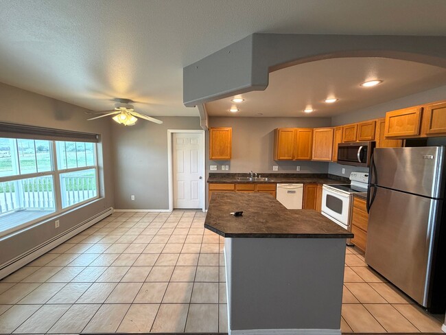 Building Photo - 7917 Quail Dr