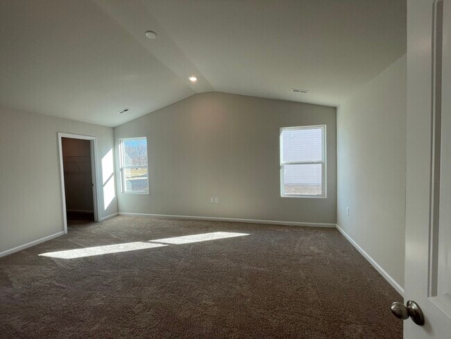 Building Photo - beautiful home with 3 bedrooms