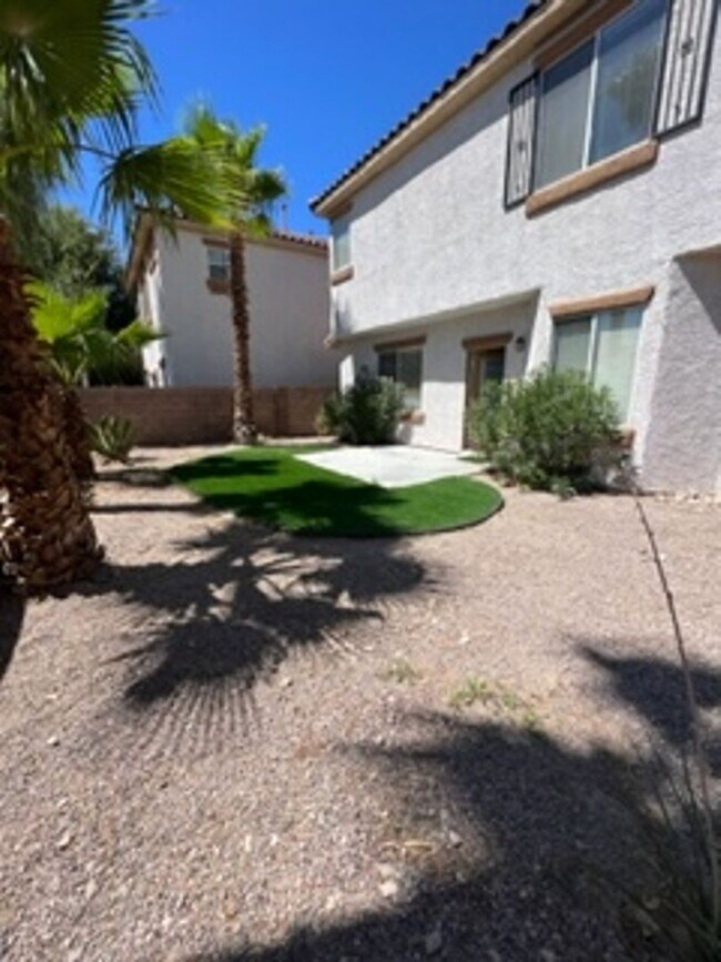 Building Photo - SOUTHERN HIGHLANDS BEAUTY!