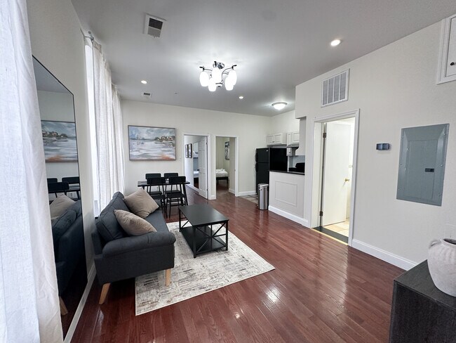 Building Photo - 207 N 11th St