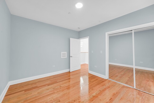 Building Photo - 1115 N Taylor Ave