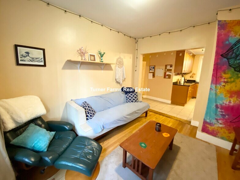 Building Photo - 8 Eldora St