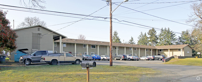 Primary Photo - Colonial Court Apartments