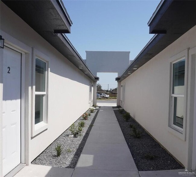 Building Photo - 9 Sugar Gdn Dr