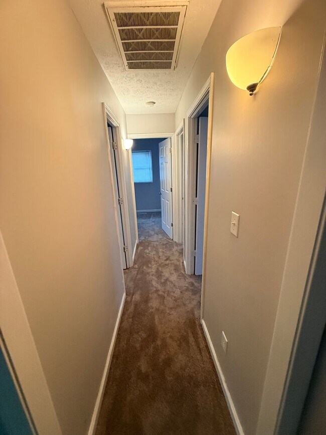 Building Photo - Eagledale - 3 BR home