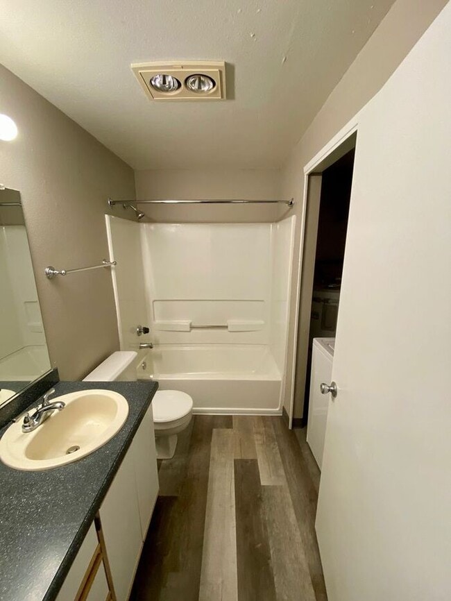 Building Photo - 2 bedroom unit. Pets OK! Lots of upgrades!...