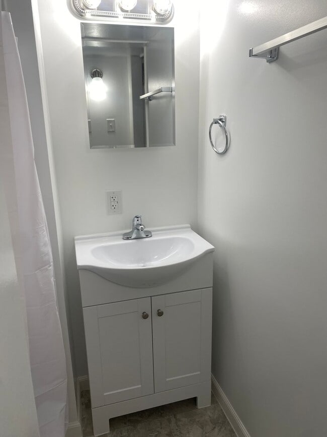 Building Photo - 212 Tinkler St