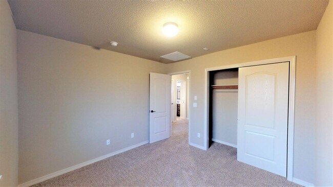 Building Photo - Stunning home 3 bedroom, 2.5 bathroom in West El Paso!