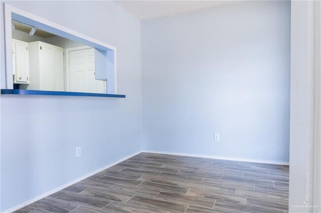 Building Photo - 2203 E Coma Ave