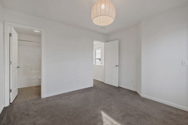 Building Photo - Updated Hermitage townhome, 2BR 2.5 bath, gym, pool, sidewalks, garage, fenced yard, available now!