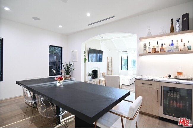 Building Photo - 1430 Stearns Dr