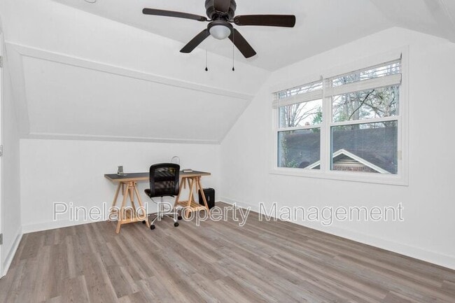 Building Photo - 506 Cross St