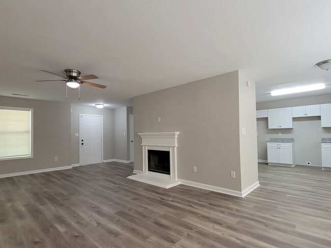Building Photo - 7127 Lamar Ct