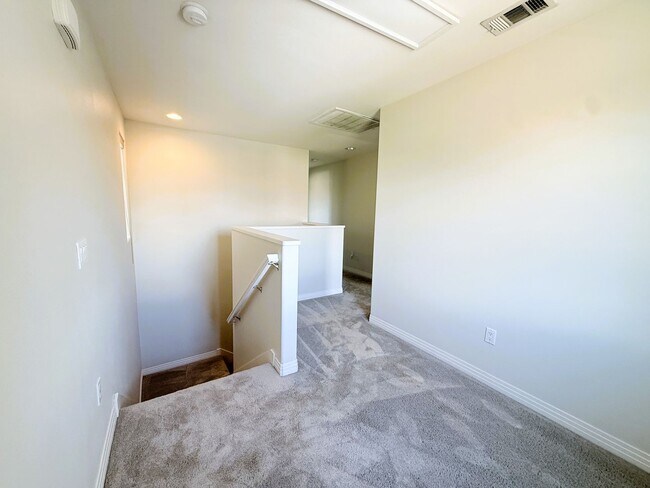 Building Photo - AVAILABLE NOW!! GORGEOUS 2 Bed 2.5 Bath Condo in La Quinta!