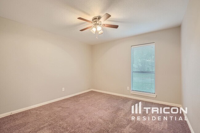Building Photo - 5130 Gallahad Dr