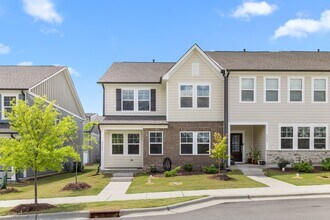 Building Photo - 2466 Hutch Ln