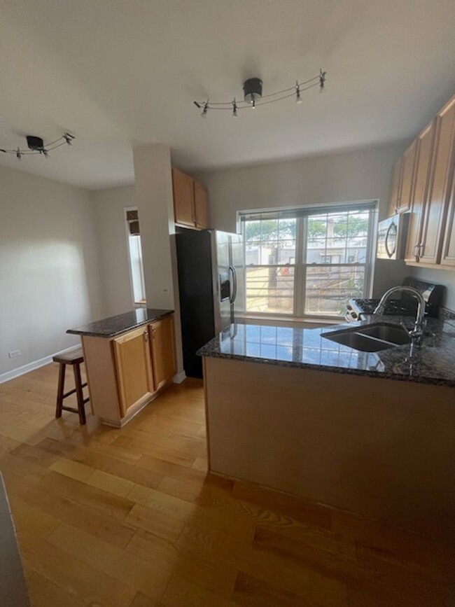 Building Photo - Charming 1-Bedroom Condo in Logan Square!