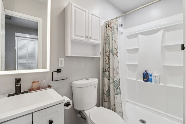 Building Photo - 609 Carlsbad St