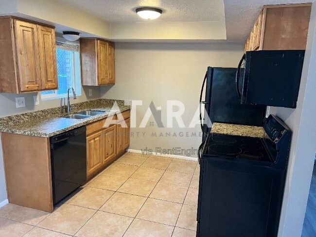 Building Photo - 5875 Highland Dr