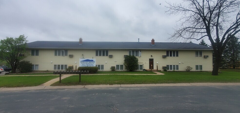 Building Photo - 1112 Oakview Dr