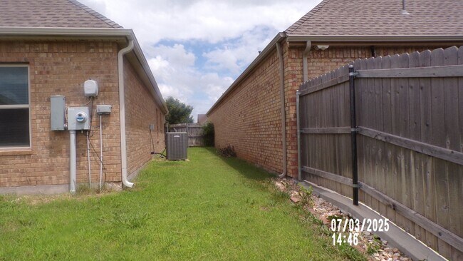 Building Photo - Fantastic home located in Eastlake Addition