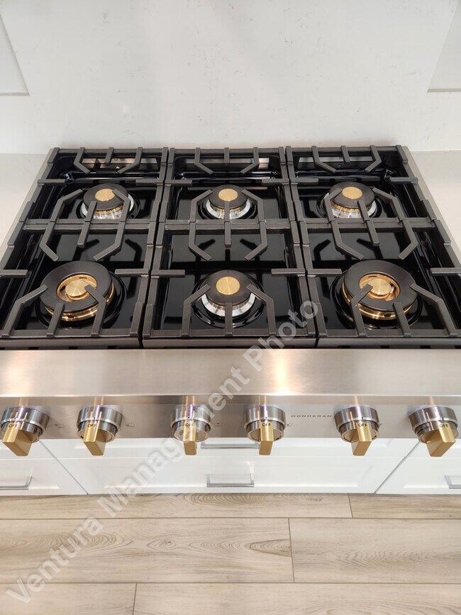 Building Photo - 3020 Harrison Ln