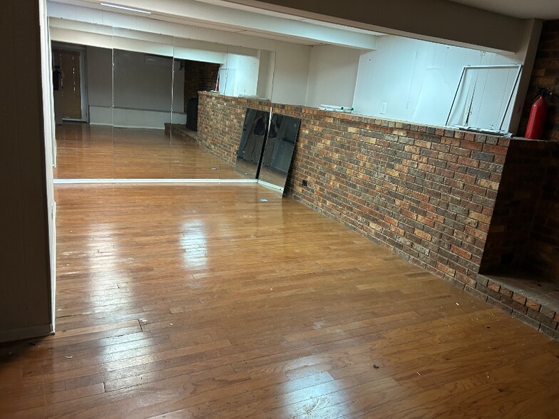 Building Photo - 101 Henley Rd