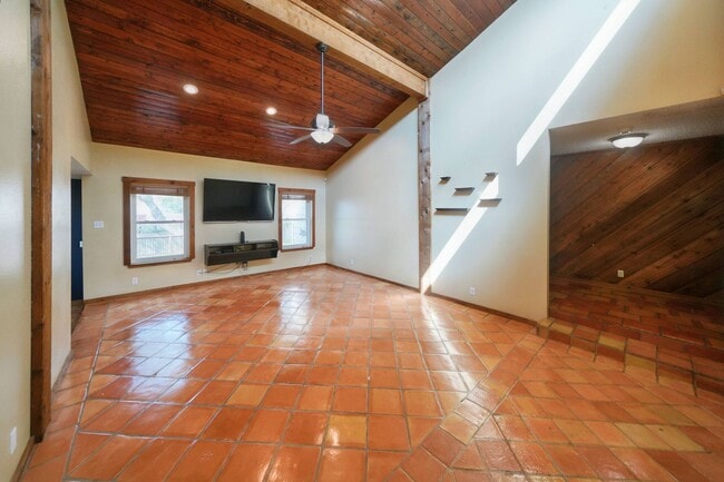 Building Photo - Charming and Centrally Located Home Now Available with Inground Pool. Realtor Commmission:$750